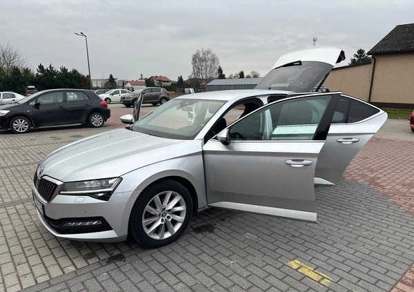 Skoda Superb cena 74900 przebieg: 237000, rok produkcji 2020 z Słupsk małe 529